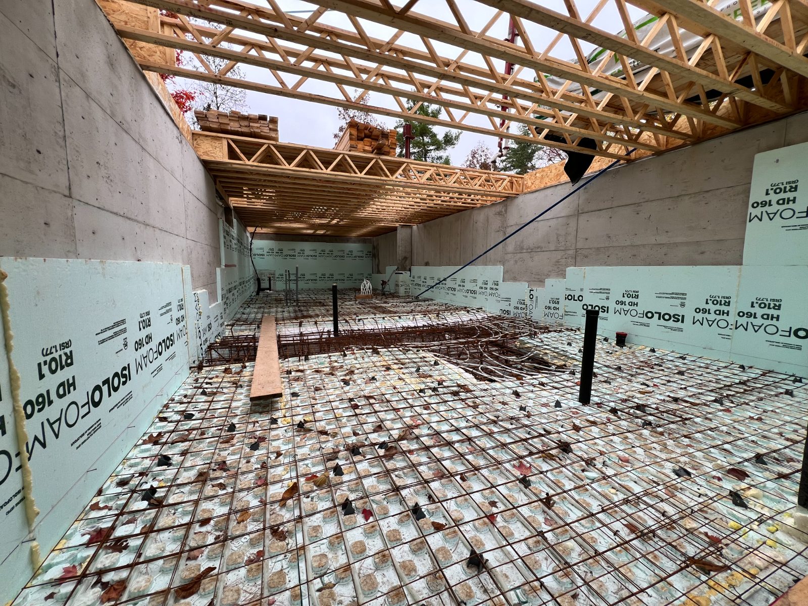 Rebar and radiant tubing over insulated sub-slab forms, ready for the pour