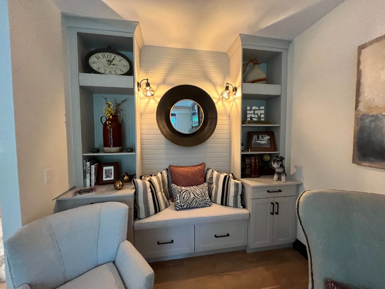Built-in shiplap reading nook with flanking shelves