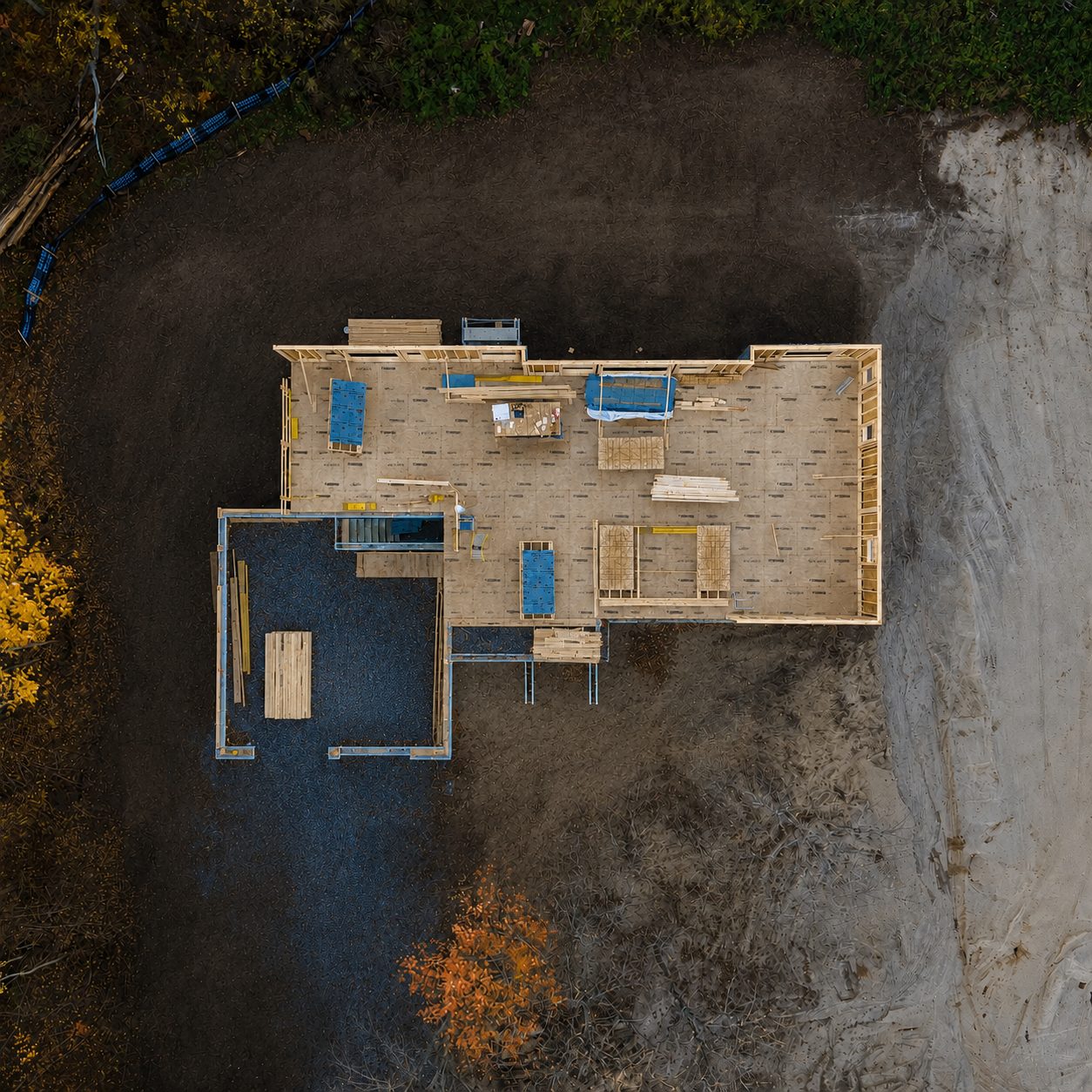 Top-down aerial of a MAE home under construction
